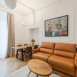 Stylish Apartments Piazza Cavour
